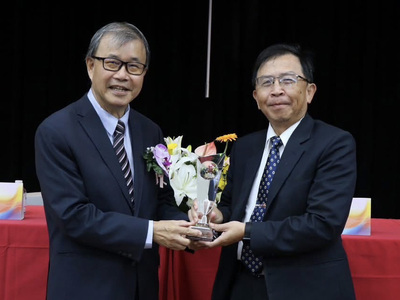 何明果校長獲頒2025年木鐸獎圖片