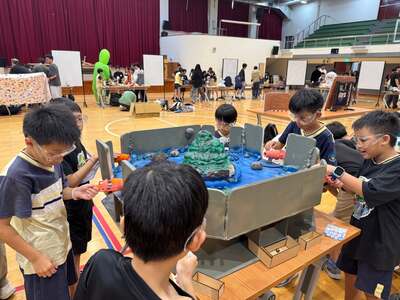 機材系手作玩具樂園登場 小學生當評審圖片